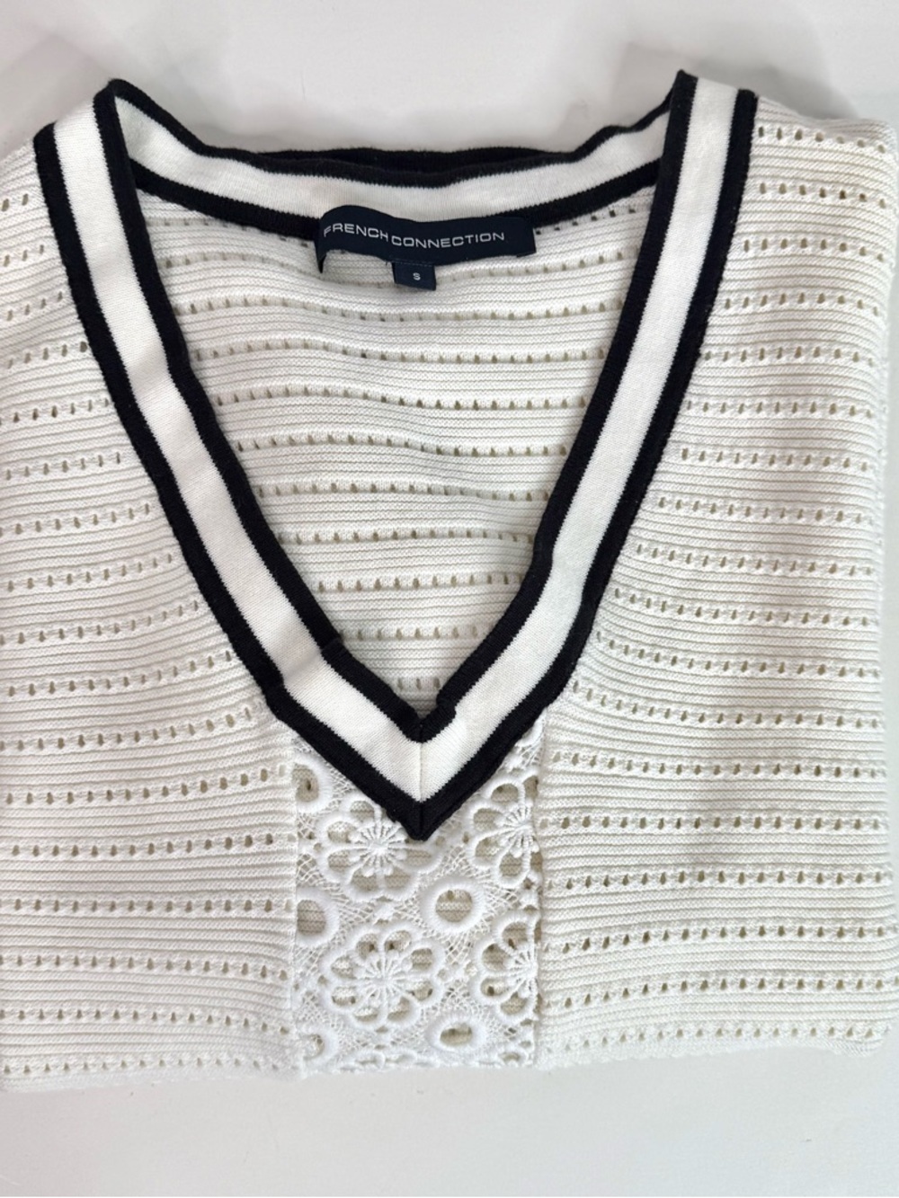 FRENCH CONNECTION Women Small Textured White Knit V-Neck Sweater Generous Sizing - Picture 5 of 16